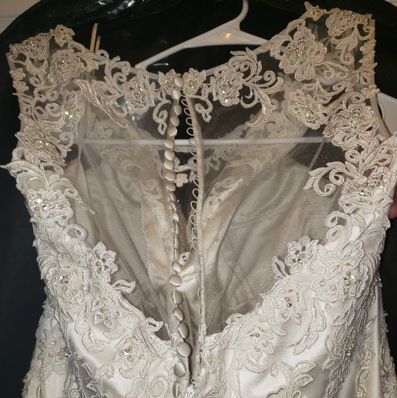 Size 22 mermaid wedding dress - Picture 3 of 8